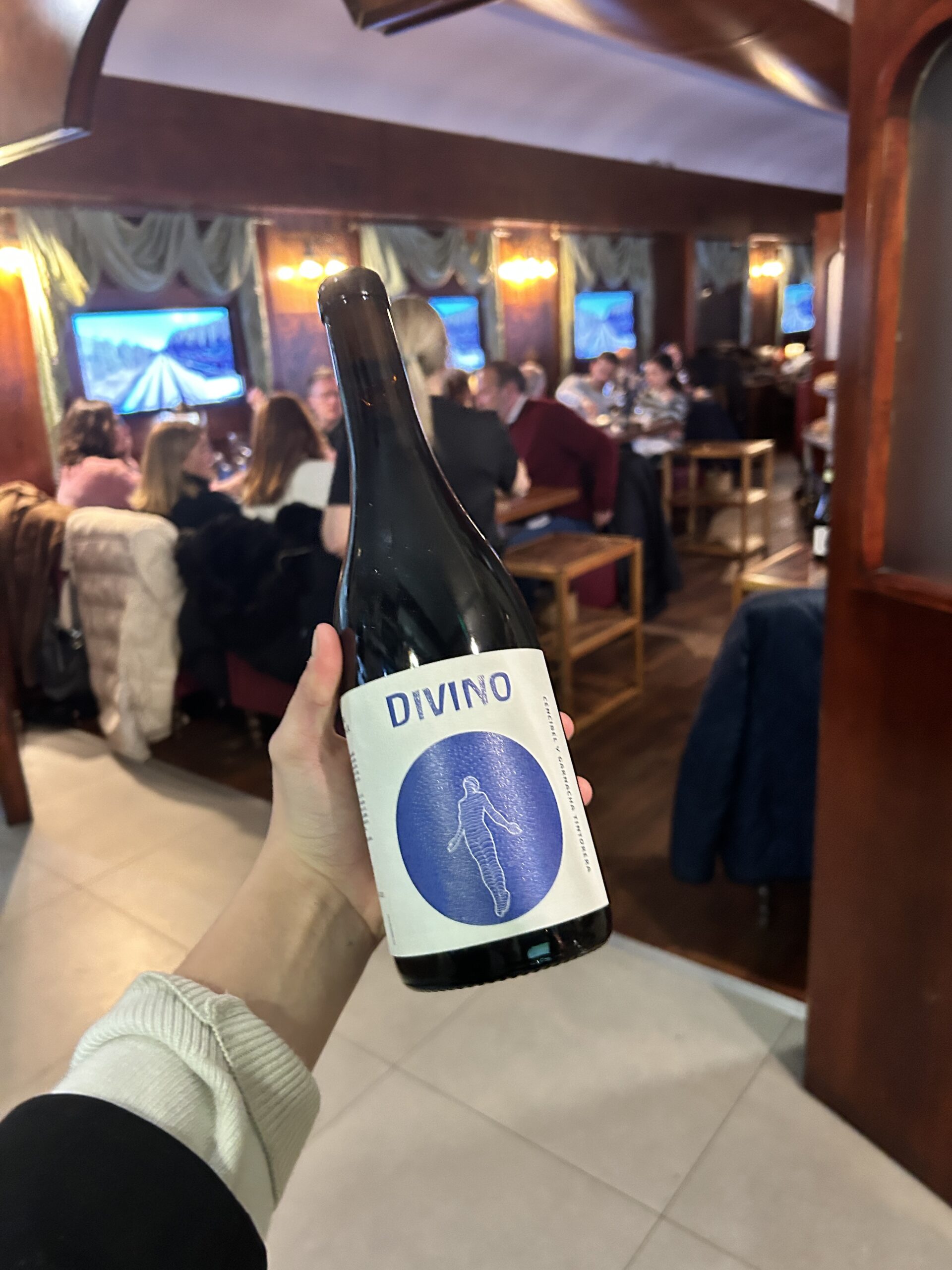 montse che cantina la estación